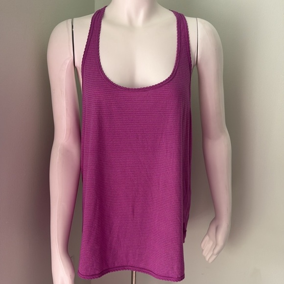 Lululemon scalloped racer back tank top pink - Picture 4 of 8